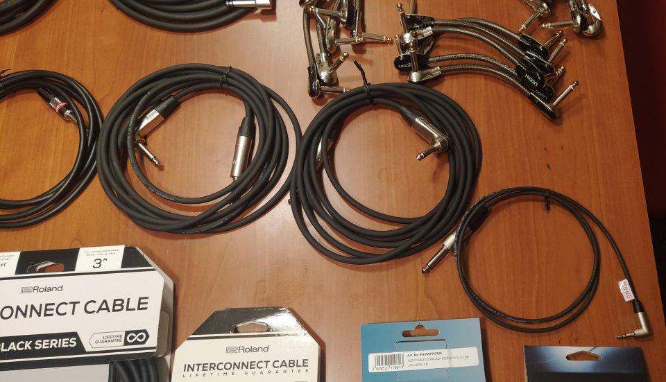 Lote de material de estudio, cables, fuentes de alimentación.. de segunda mano · Foto 7 de 10 · Valencia · 350 €