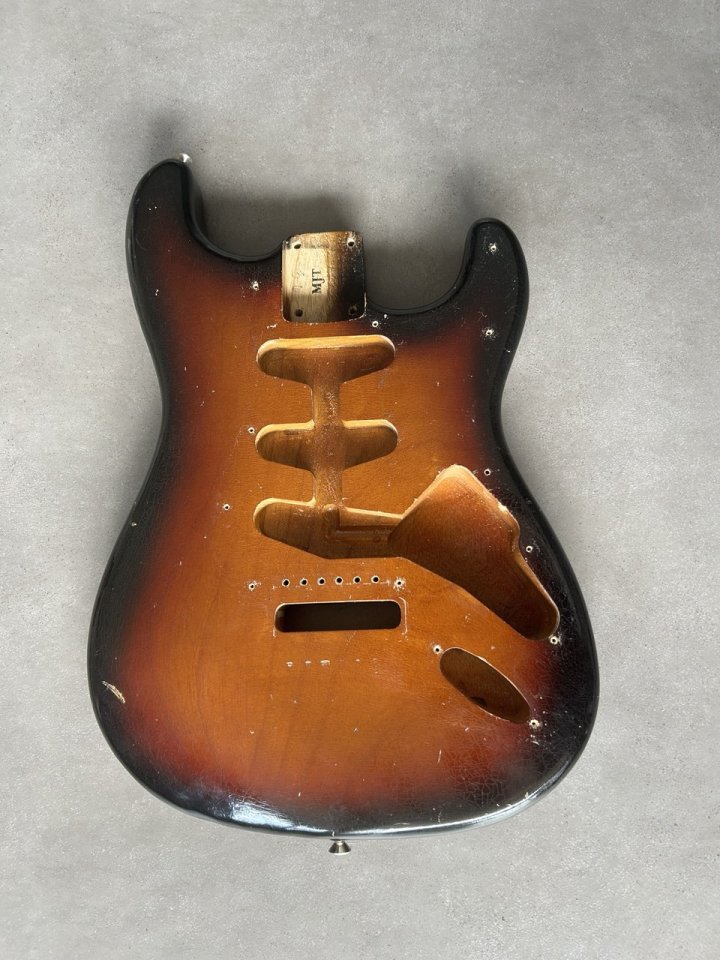 Cuerpo Stratocaster MJT - 1,6 kg!!!