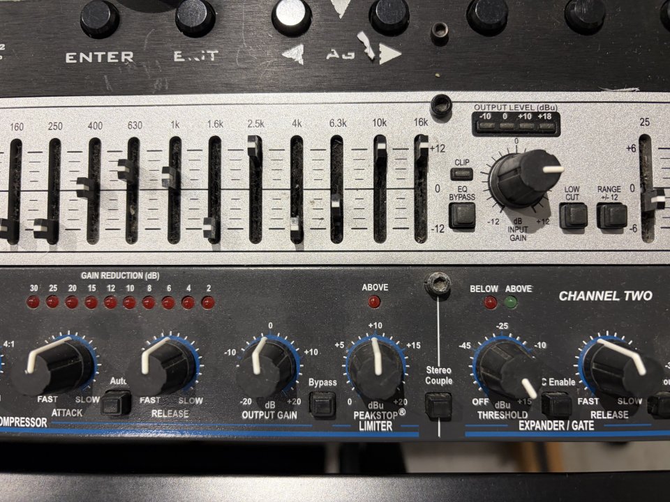 Ecualizador gráfico dbx 215s de segunda mano · Foto 2 de 3 · Albacete · 100 €