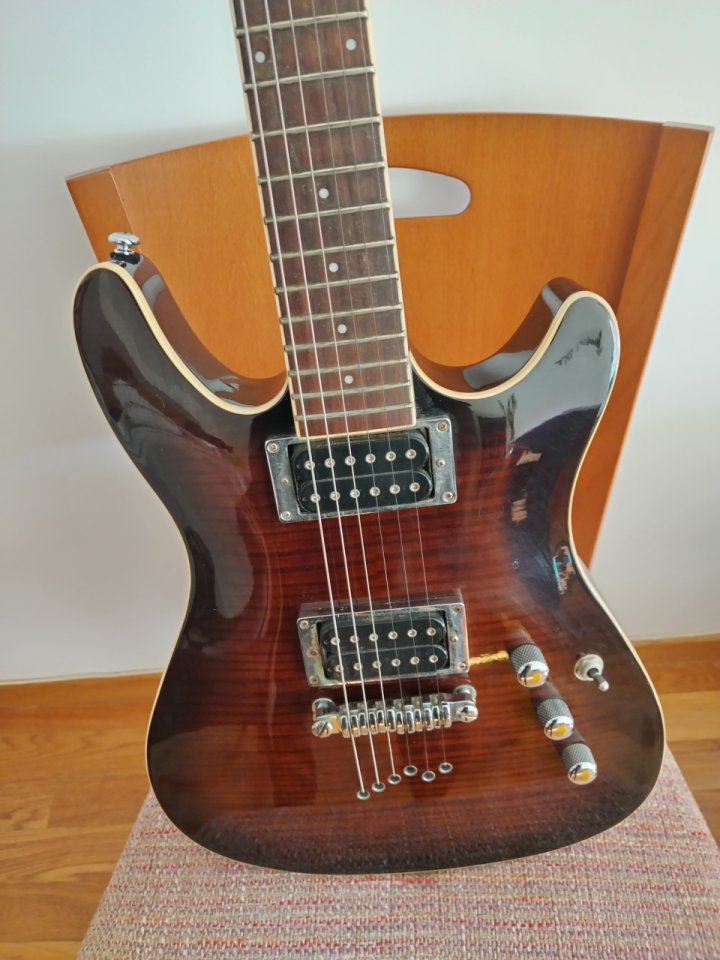 Ibanez SZR520 violín sunburst de segunda mano · Foto 2 de 4 · Castellón · 380 €