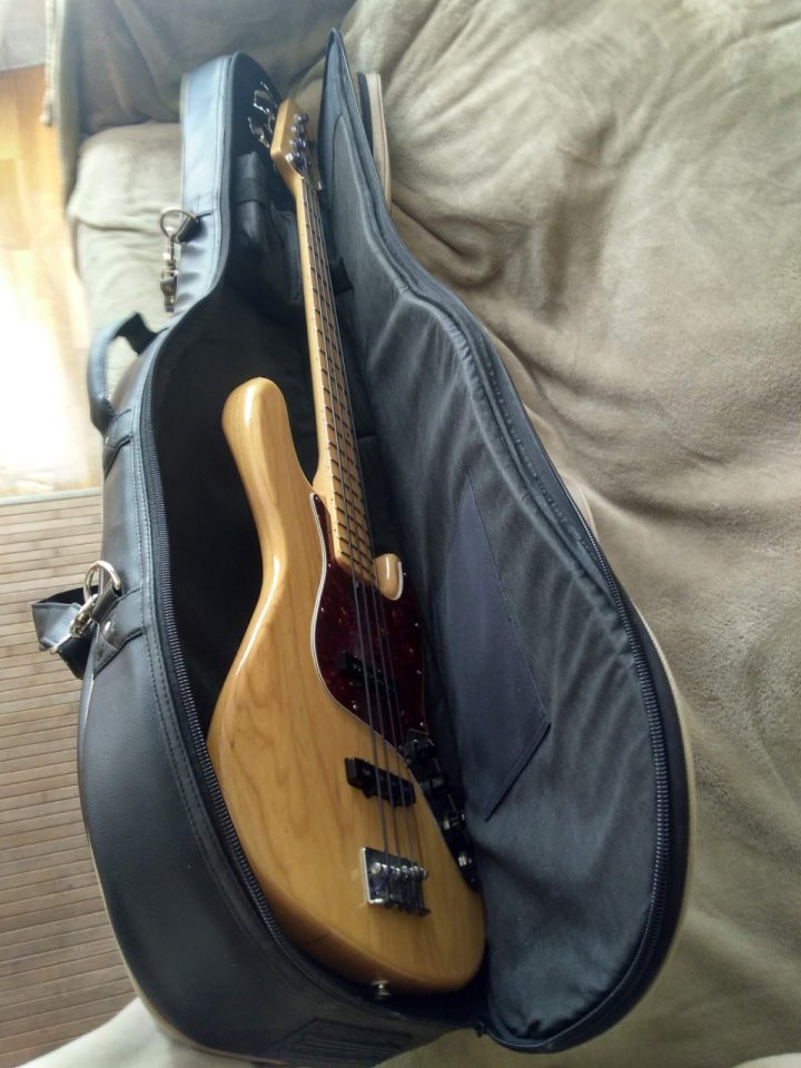 Bajo Fender Jazz Bass American Standard de segunda mano · Foto 5 de 8 · Valladolid · 1250 €