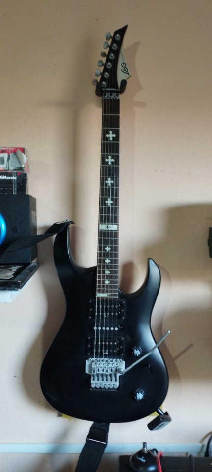 Guitarra LAG Arkane. de segunda mano · Foto 1 de 4 · Cádiz · 160 €