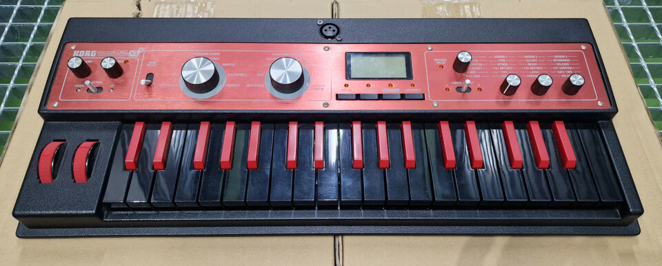 Microkorg XL edición especial rojo y negro