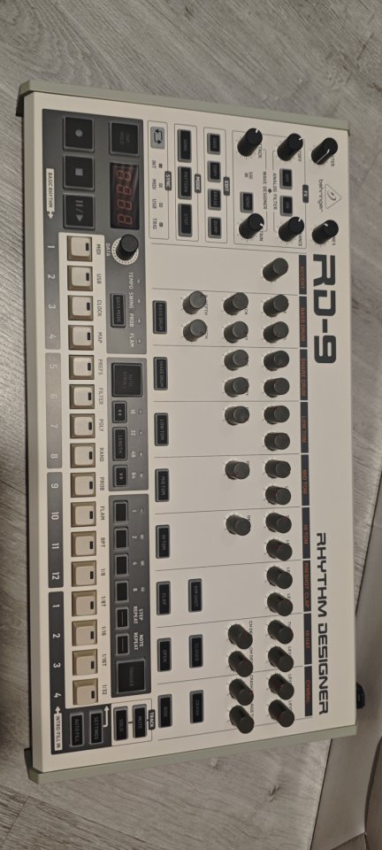 Behringer RD-9 Rhythm Designer de segunda mano · Foto 2 de 2 · Barcelona · 250 €