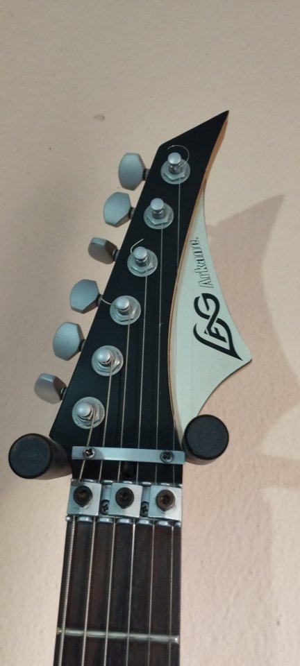Guitarra LAG Arkane. de segunda mano · Foto 2 de 4 · Cádiz · 160 €