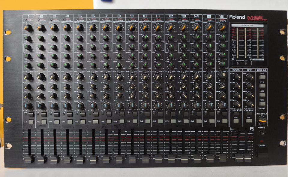 Roland M-16E de segunda mano · Foto 1 de 5 · Barcelona · 230 €