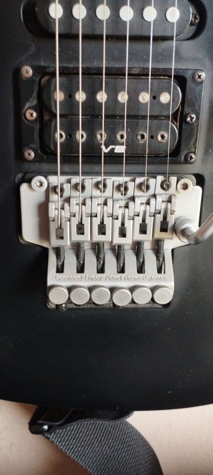 Guitarra LAG Arkane. de segunda mano · Foto 3 de 4 · Cádiz · 160 €