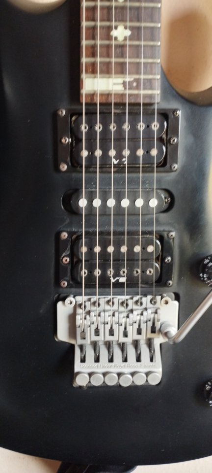 Guitarra LAG Arkane. de segunda mano · Foto 4 de 4 · Cádiz · 160 €