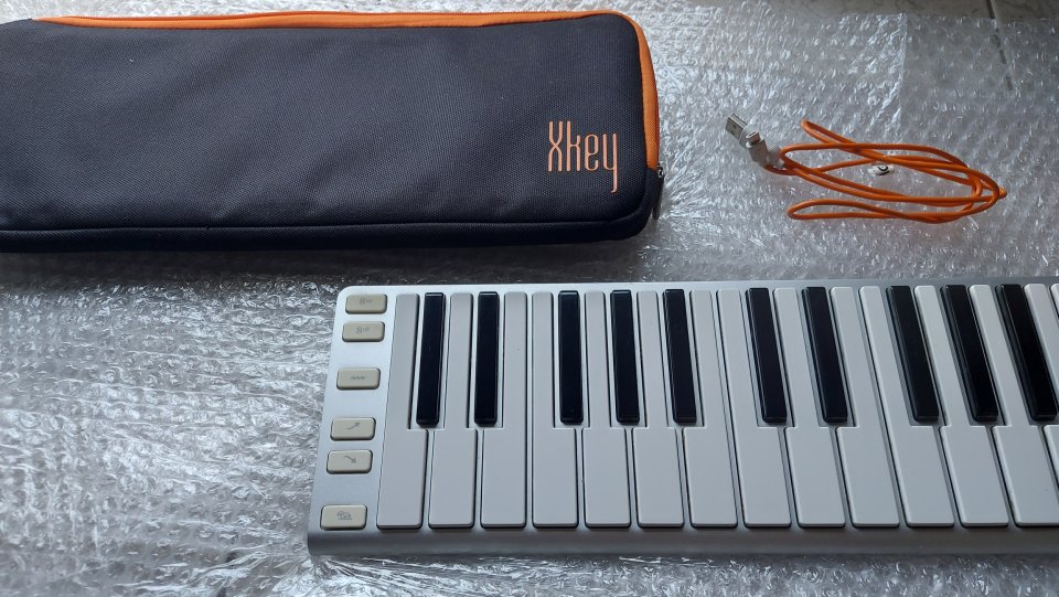 ESI XKey25