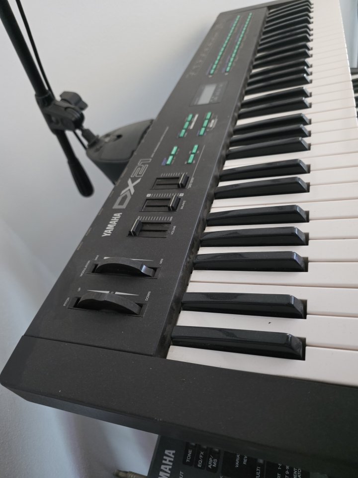 YAMAHA DX21 de segunda mano · Foto 1 de 3 · Sevilla · 200 €