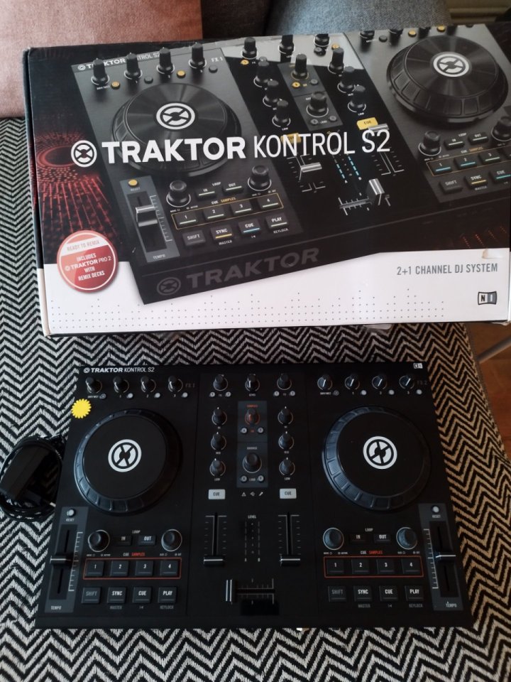 Controladora Traktor Control S2 mk1
