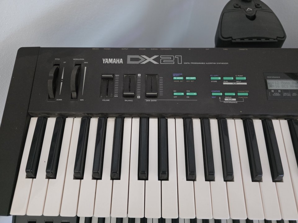 YAMAHA DX21 de segunda mano · Foto 2 de 3 · Sevilla · 200 €