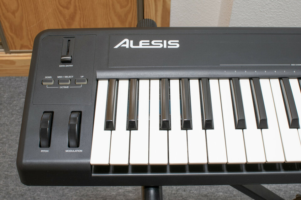 Alesis Q61 61-Key USB/MIDI Keyboard Controller