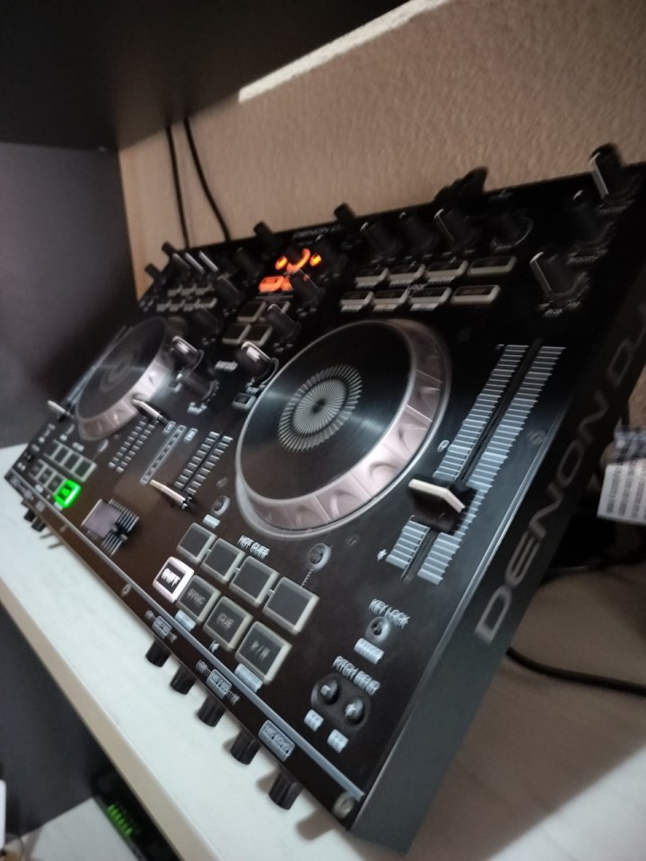Denon MC4000 Precio negociable de segunda mano · Foto 3 de 7 · Madrid · 300 €