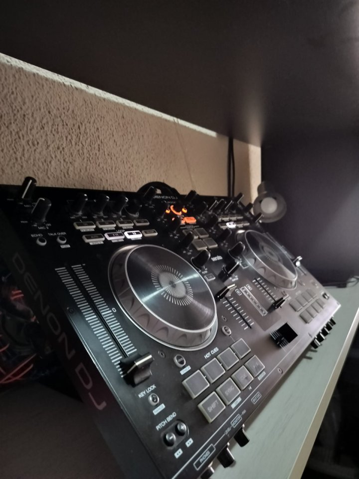 Denon MC4000 Precio negociable de segunda mano · Foto 4 de 7 · Madrid · 300 €