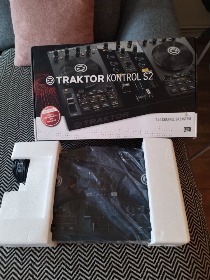 Controladora Traktor Control S2 mk1