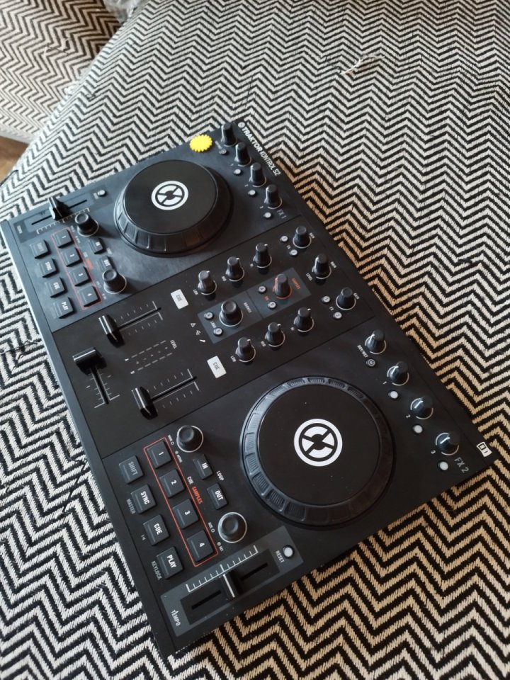 Controladora Traktor Control S2 mk1