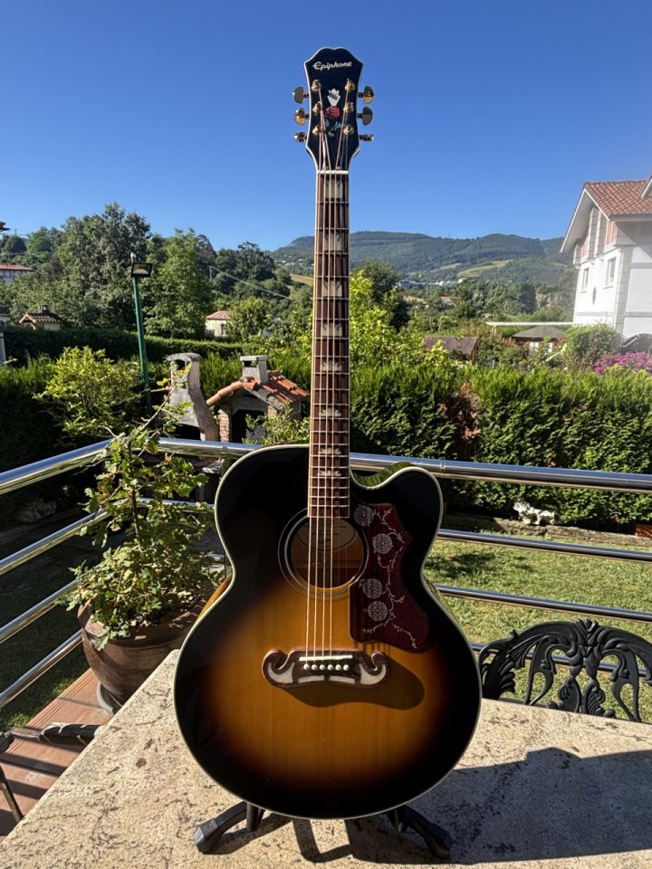 Preciosa EPIPHONE J-200 Sunburst de segunda mano · Foto 1 de 5 · Bizkaia · 350 €