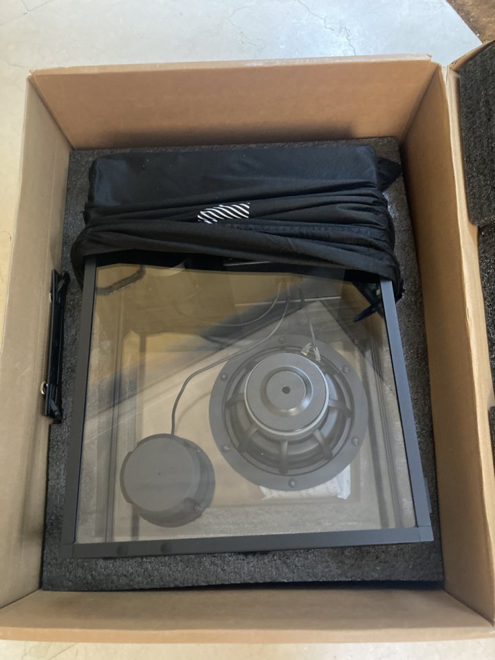 Transparent, Altavoz transparente nuevo a estreno