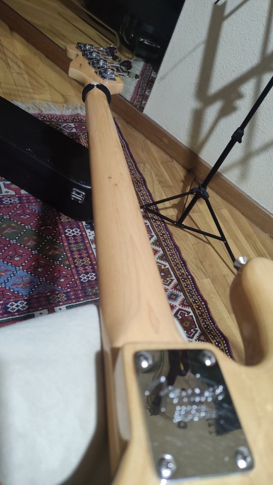 Bajo Fender Jazz Bass American Standard de segunda mano · Foto 6 de 8 · Valladolid · 1250 €