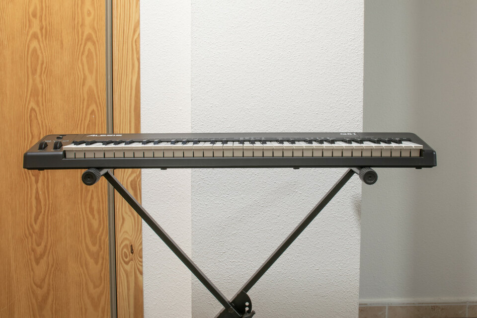 Alesis Q61 61-Key USB/MIDI Keyboard Controller