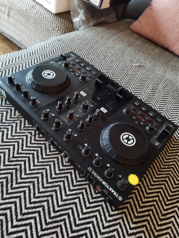 Controladora Traktor Control S2 mk1