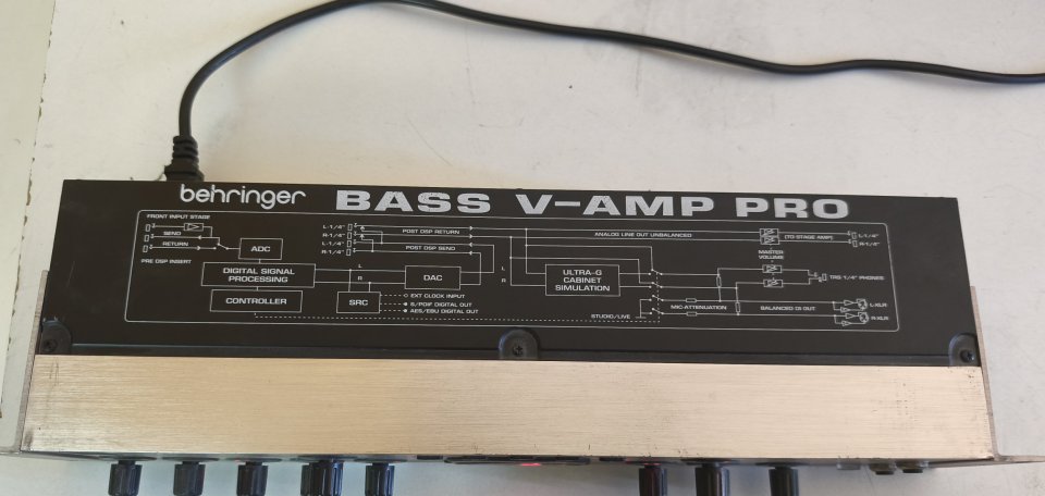Behringer Bass V-Amp Pro de segunda mano · Foto 3 de 3 · Barcelona · 100 €