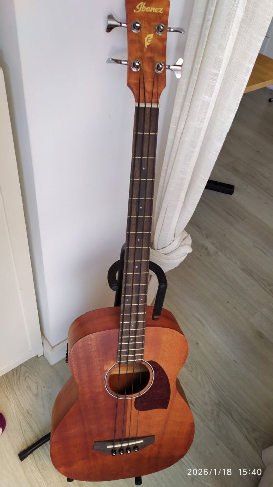 Bajo acústico con previo Ibanez PCBE12MH-OPN