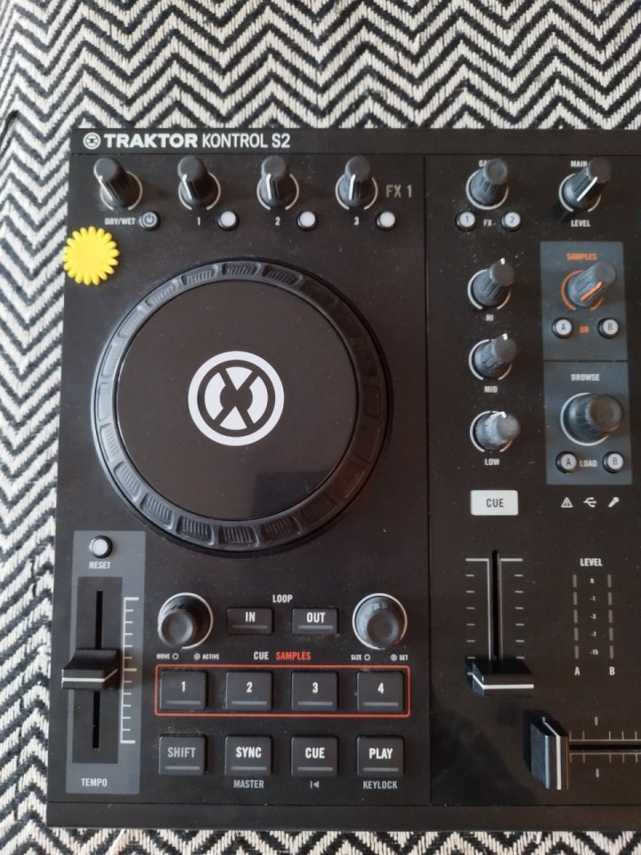 Controladora Traktor Control S2 mk1