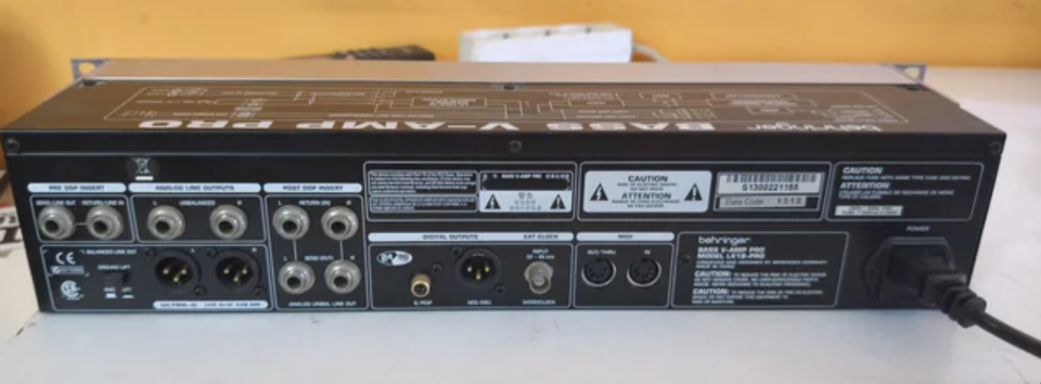 Behringer Bass V-Amp Pro de segunda mano · Foto 2 de 3 · Barcelona · 100 €