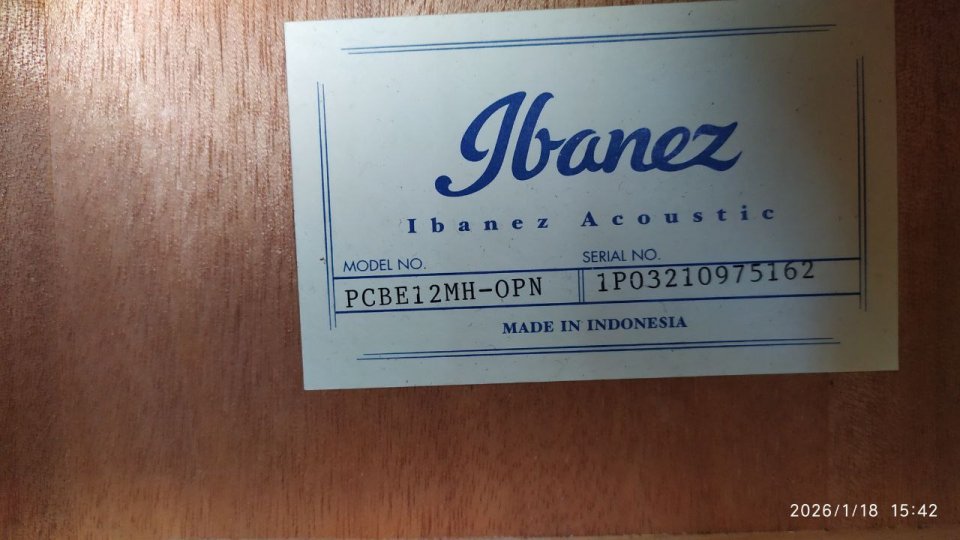 Bajo acústico con previo Ibanez PCBE12MH-OPN