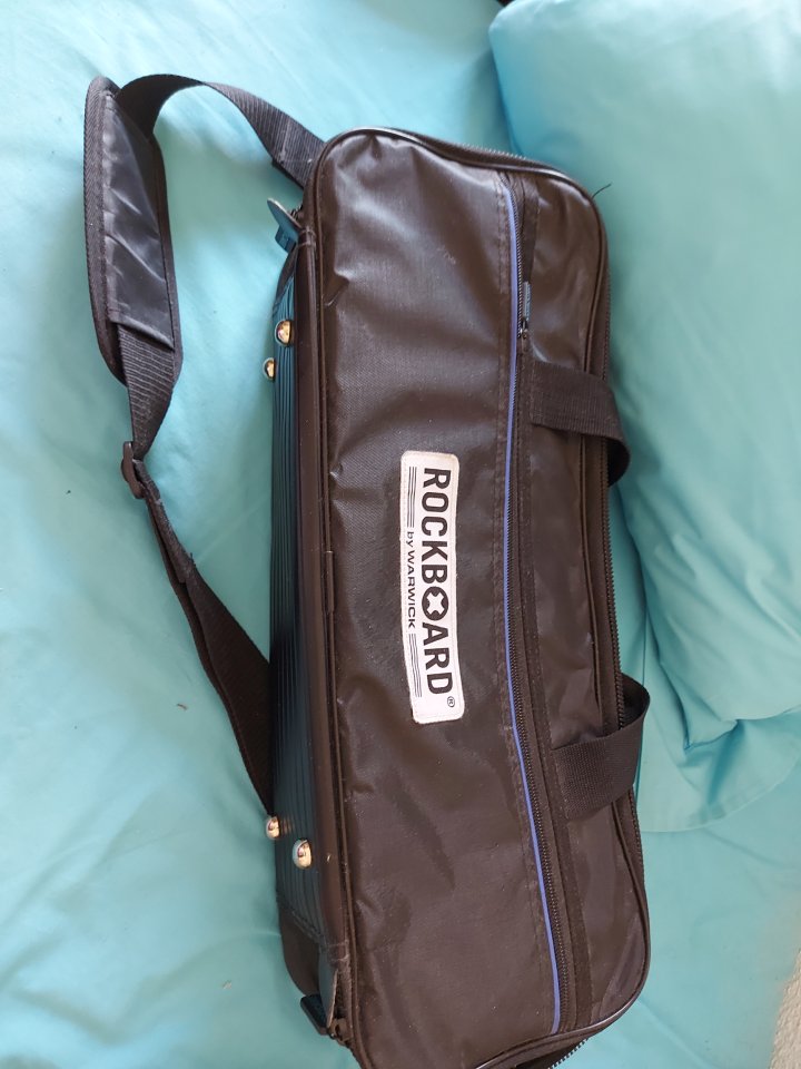 PEDALBOARD de segunda mano · Foto 1 de 7 · Málaga · 45 €