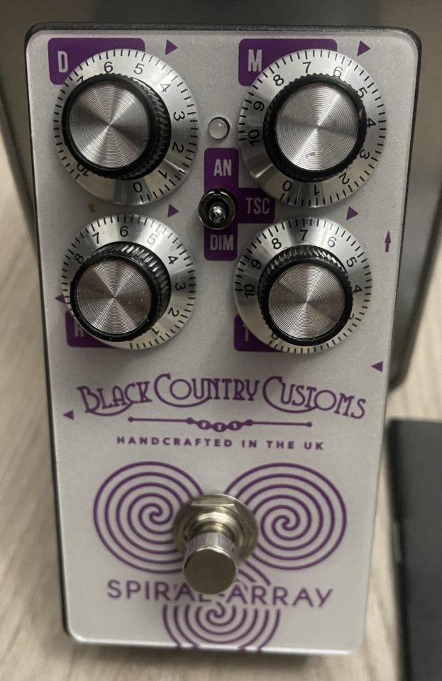 Black Country Customs Spiral Array Chorus de segunda mano · Foto 1 de 5 · Girona · 120 €