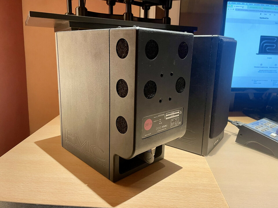 Monitores PMC DB1S-A de segunda mano · Foto 3 de 3 · Madrid · 1600 €