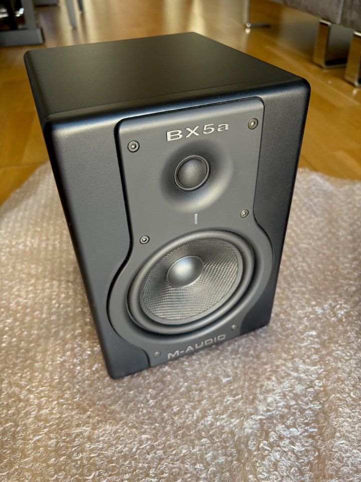 Monitores M-Audio BX5a DeLuxe. de segunda mano · Foto 3 de 4 · Toledo · 145 €