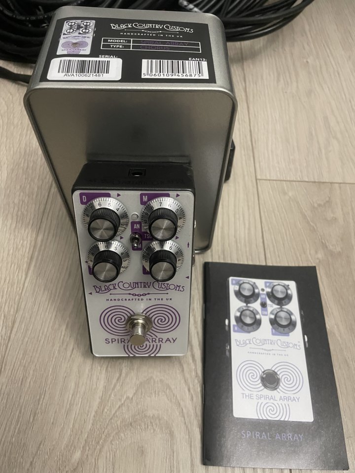 Black Country Customs Spiral Array Chorus de segunda mano · Foto 2 de 5 · Girona · 120 €