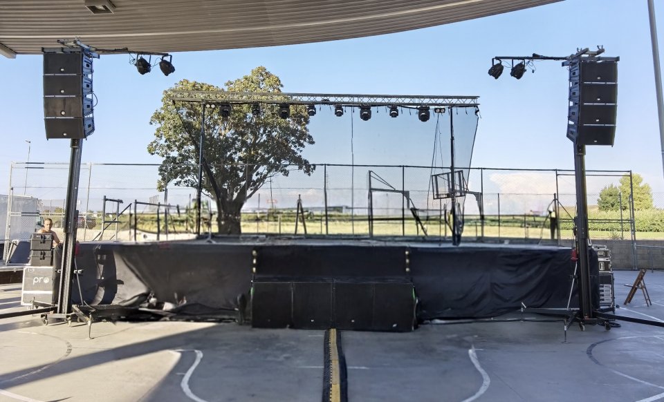 P.A Completa Line Array x8 RCF NX-L23A, x4 RCF NX-S21A, FlyBar, FlightCase