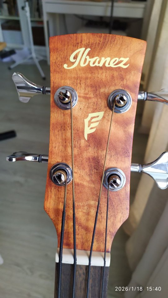 Bajo acústico con previo Ibanez PCBE12MH-OPN