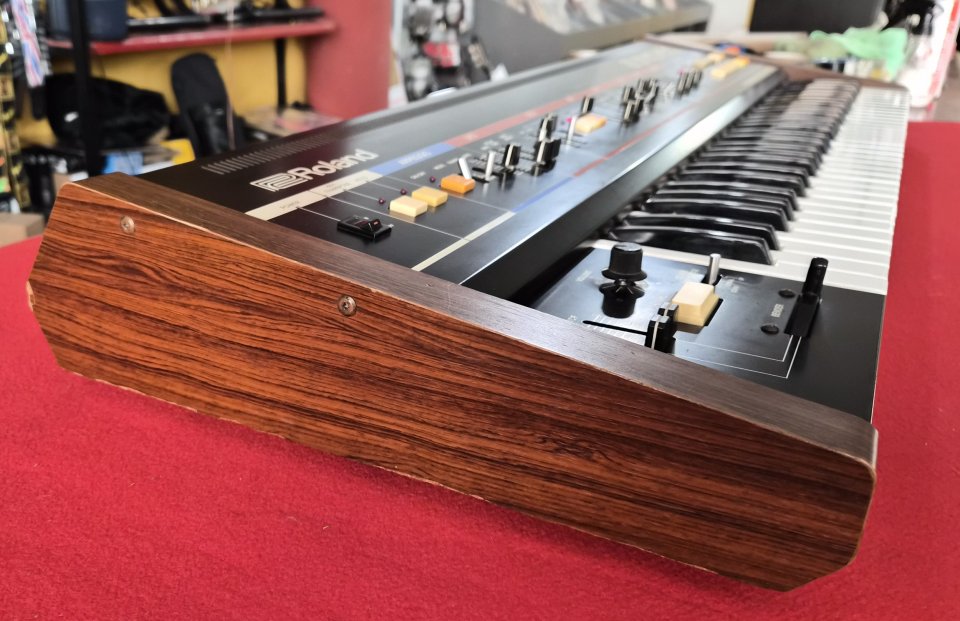 ROLAND JUNO 60 de segunda mano · Foto 4 de 6 · Girona · 3250 €
