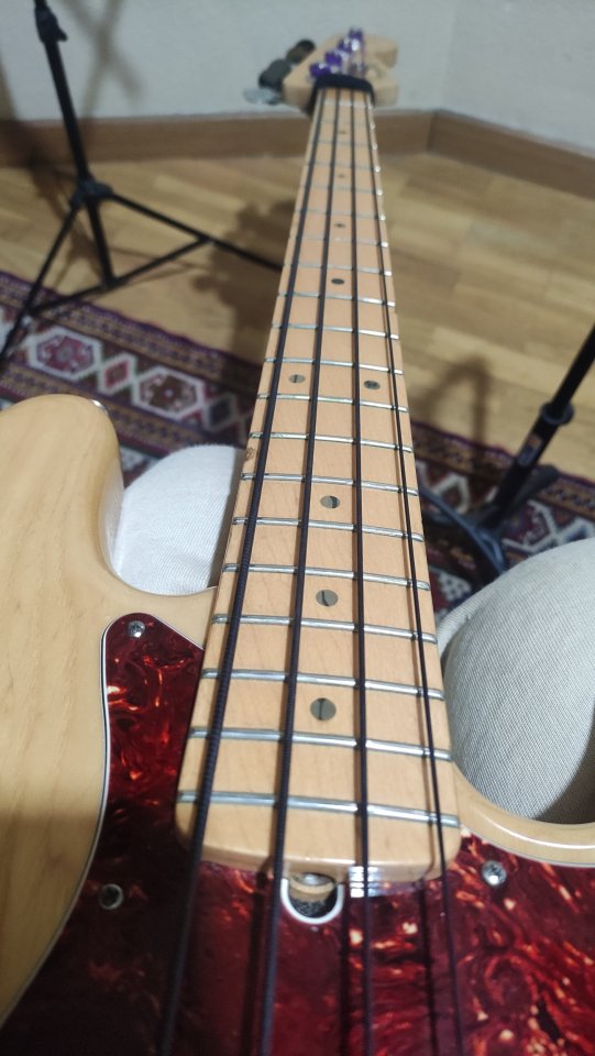 Bajo Fender Jazz Bass American Standard de segunda mano · Foto 7 de 8 · Valladolid · 1250 €