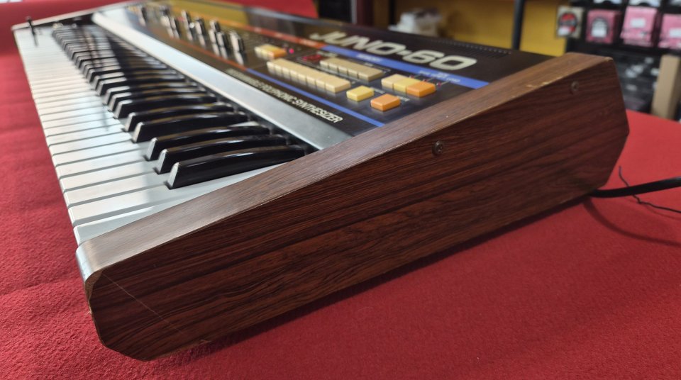 ROLAND JUNO 60 de segunda mano · Foto 5 de 6 · Girona · 3250 €