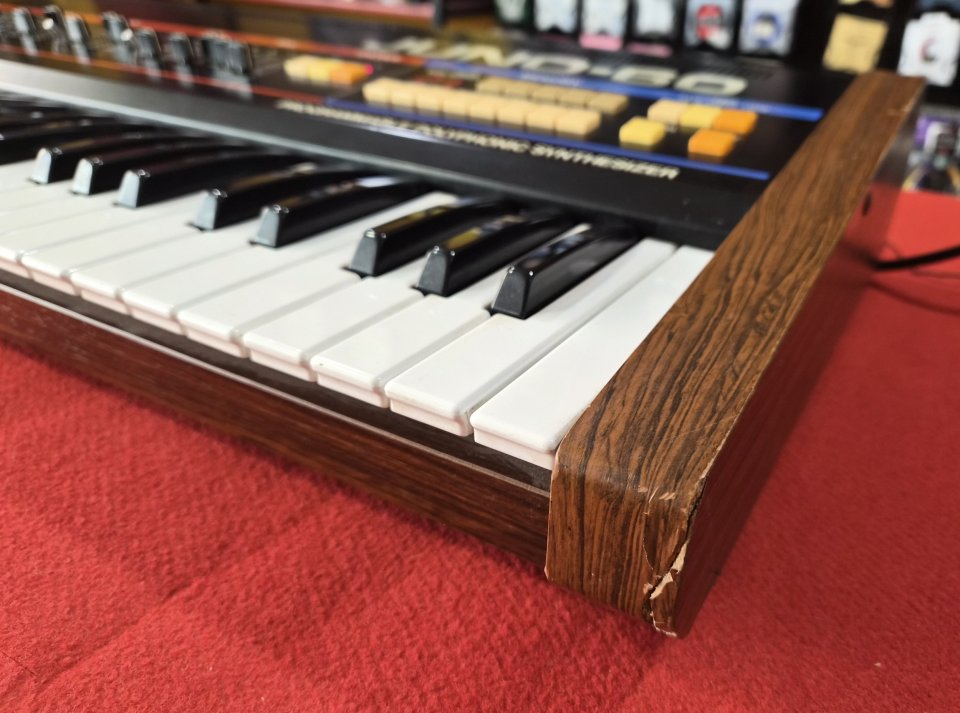 ROLAND JUNO 60 de segunda mano · Foto 6 de 6 · Girona · 3250 €