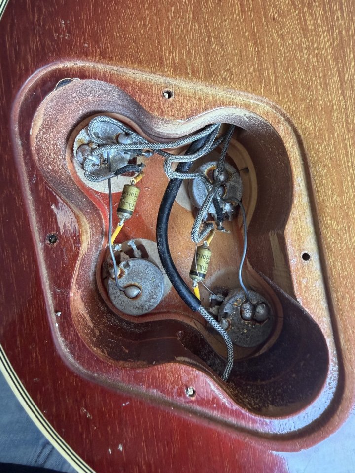 1974 Gibson Les Paul Custom Sunburst de segunda mano · Foto 9 de 10 · Madrid · 6000 €