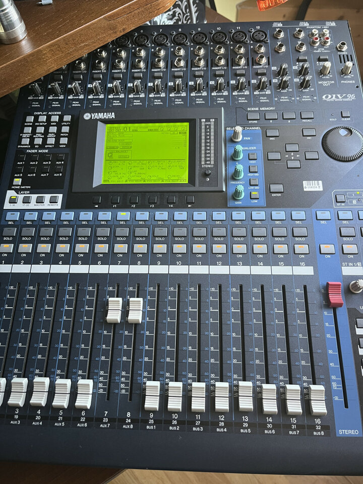 Yamaha 01V 96 v2 mesa digital/Tb cambio