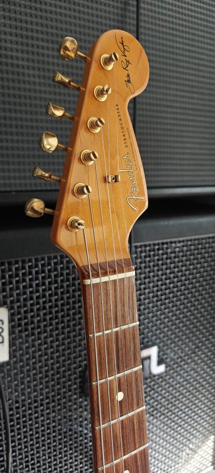 Fender SRV rebaja durante el Black