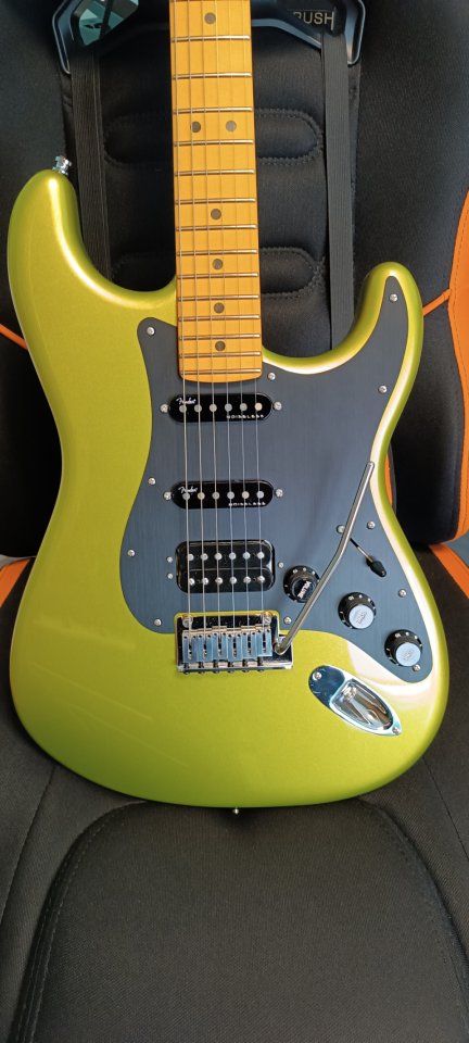 Fender Stratocaster Ultra II HSS solar flear