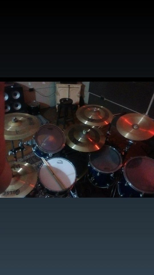 Batería busca grupo de rock de segunda mano · Barcelona