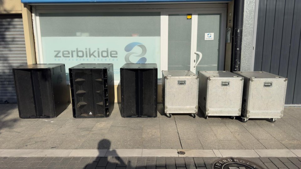 Line Array Master Audio MA210D + MAW218D 18.000W RMS de segunda mano · Foto 1 de 7 · Araba · 9000 €