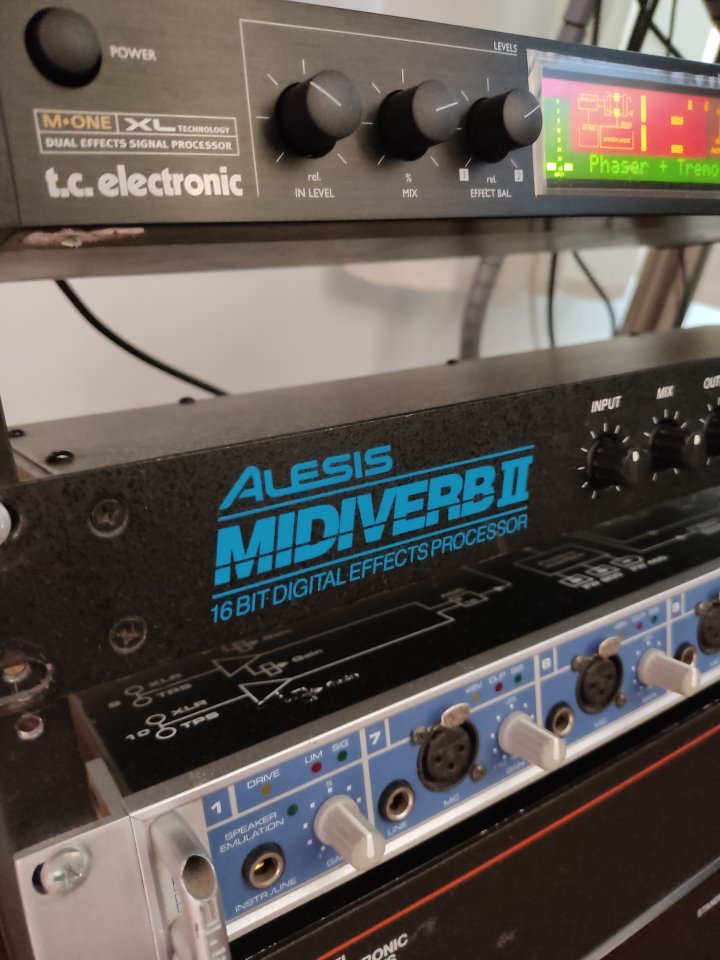 Alesis midiverb 2