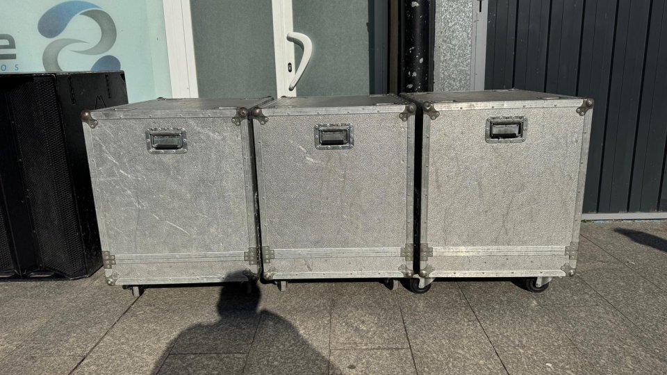 Line Array Master Audio MA210D + MAW218D 18.000W RMS de segunda mano · Foto 3 de 7 · Araba · 9000 €